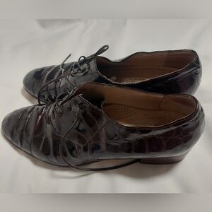 Women's Burgundy Patent Leather Lace-Up Oxfords